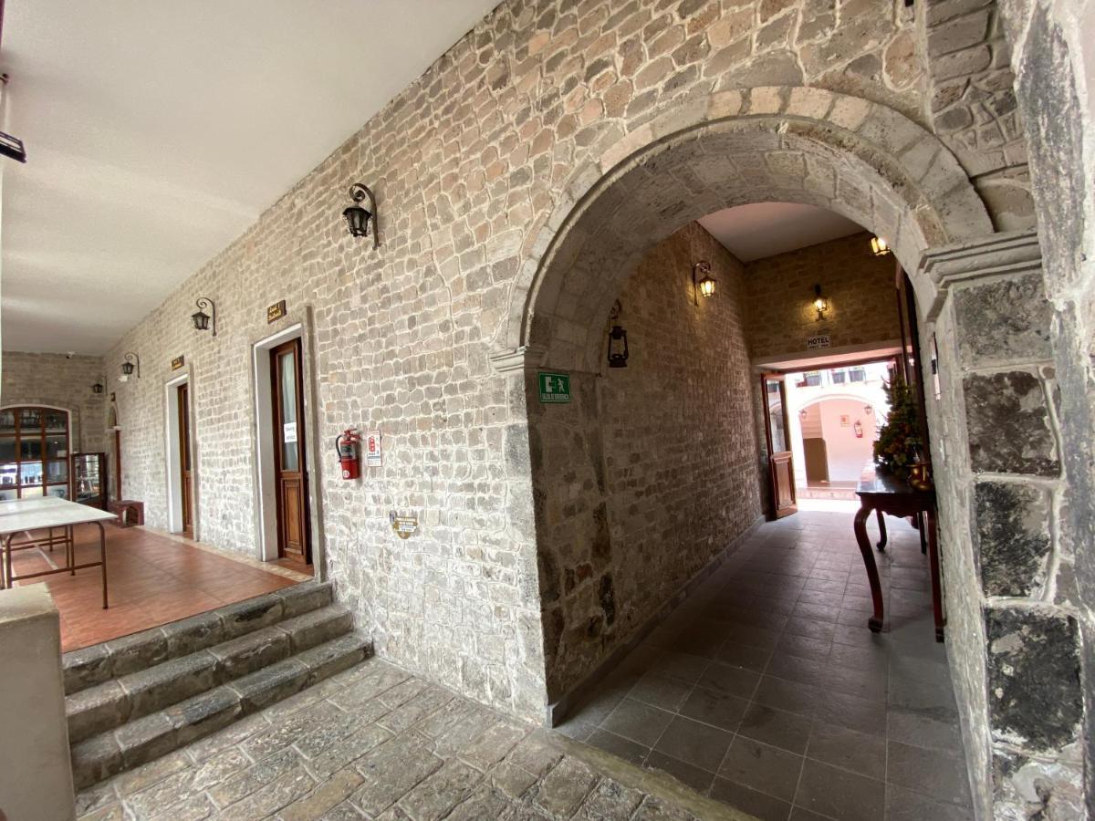 Golden Rest Latacunga Hotel Exterior foto