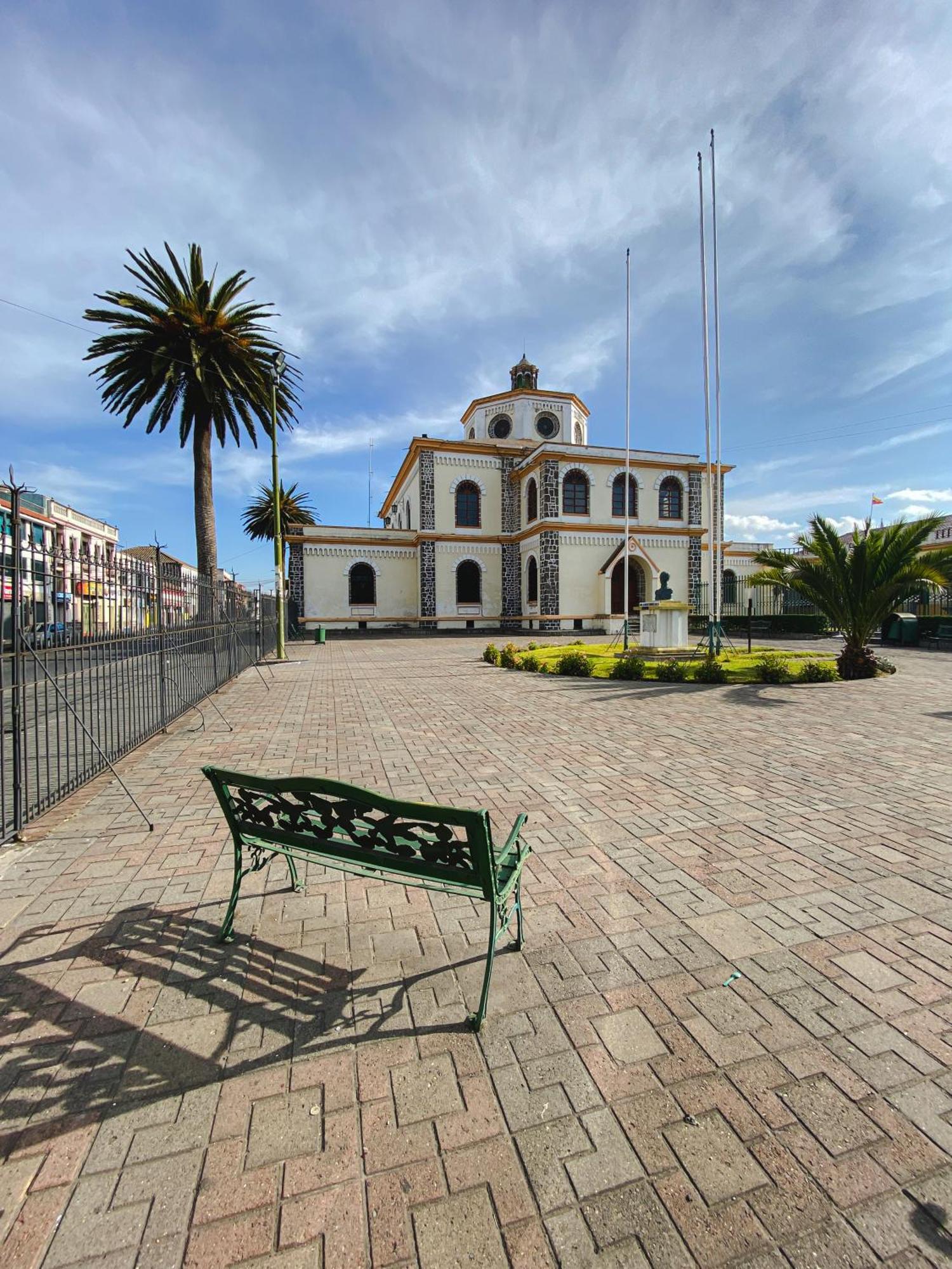 Golden Rest Latacunga Hotel Exterior foto