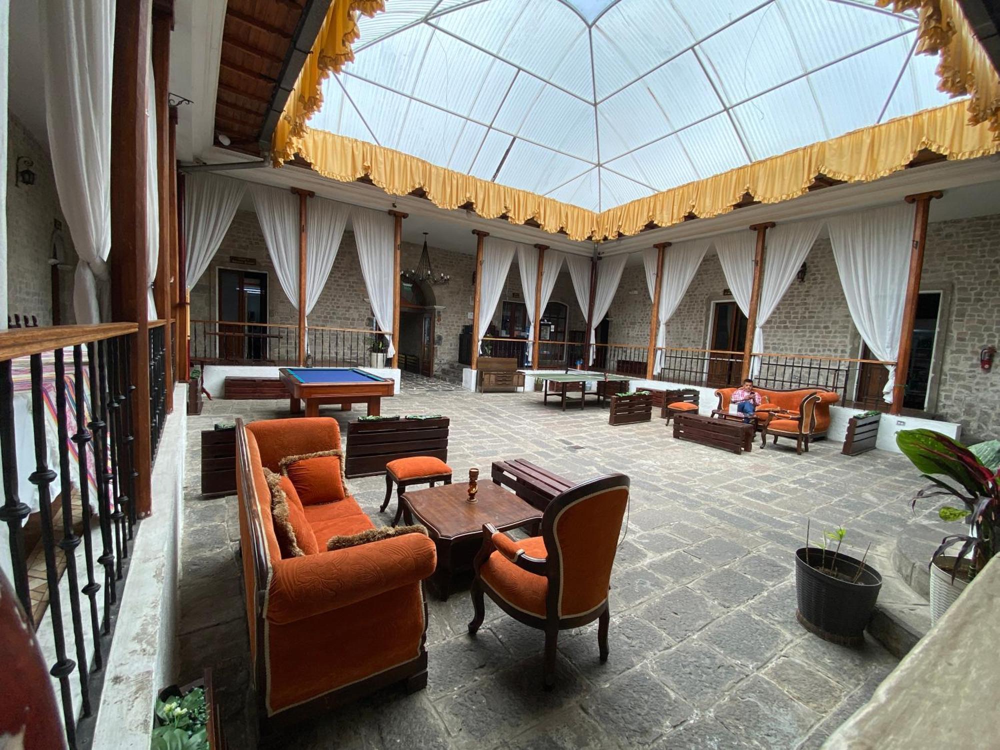 Golden Rest Latacunga Hotel Exterior foto